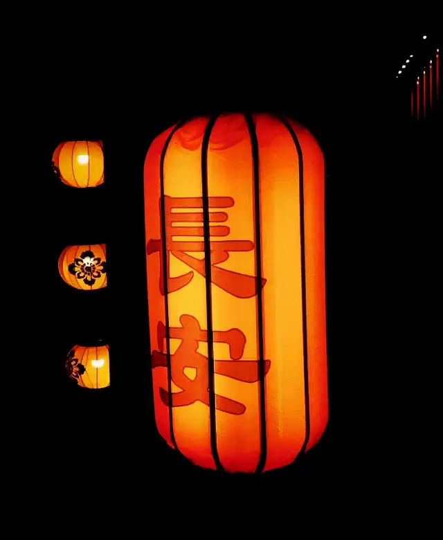 Immerse yourself in the romantic ambiance of history—the Xi'an City Wall Lantern Festival