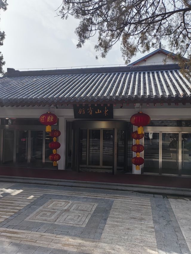 龍門石窟對面的東山賓館