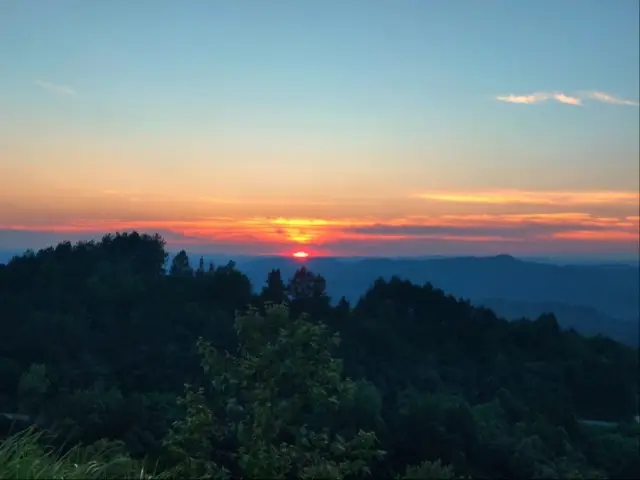 Guizhou?? Big mountains?? Since childhood, I only knew I had to strive to leave the mountains, but now in a foreign land, I often miss them