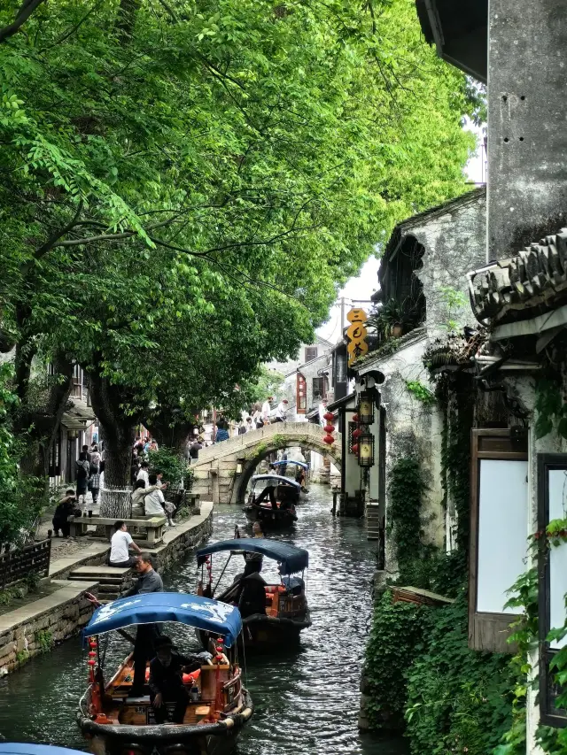 Zhouzhuang, a romantic water town that has traversed a thousand years