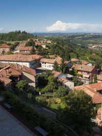 🏰✨ Piedmont's Palatial Paradise: Castello di Guarene 🇮🇹