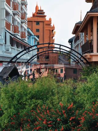 Is Lincang, this border town, worth visiting?