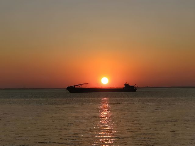 岳陽洞庭湖：范仲淹筆下的“浮光躍金，靜影沉璧”！