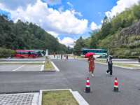 鴛鴦溪國家級風景名勝區位於屏南縣東北部,距離縣城30公里,處於屏南、周寧、政和三縣交界。總面積78.8平方公里。