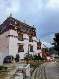 嘎丹桑批羅布岭寺：康巴藏區的佛教藝術殿堂。