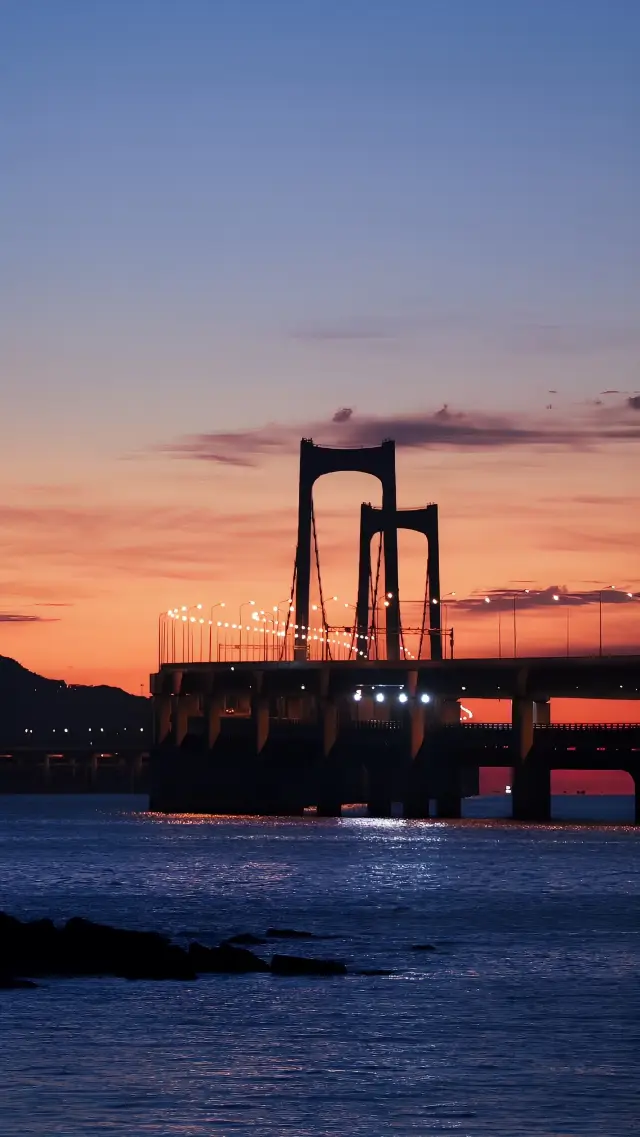 Dalian Heishi Reef Sunrise|The City is Waking Up