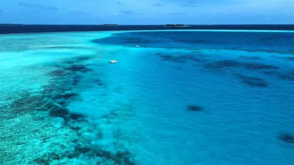 Discovering the Beauty of Velavaru Island in the Maldives
