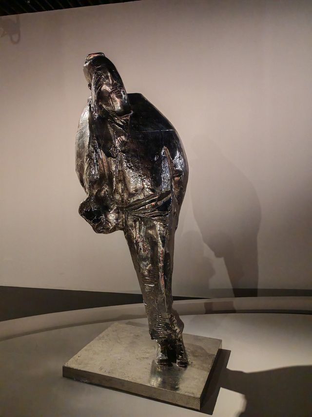 觀李象群雕塑展，欣賞栩栩如生的雕刻藝術
