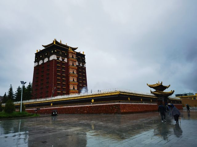 登上九層佛閣，俯瞰甘南的心靈秘境