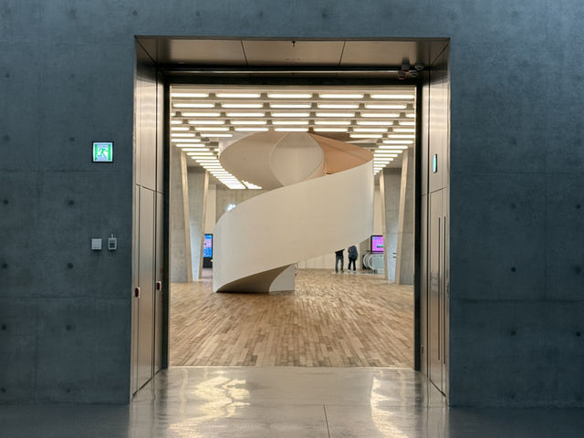 M+ Kowloon, Hong Kong’s Latest Cultural Icon. Modern Art At its Best 🖼️ 