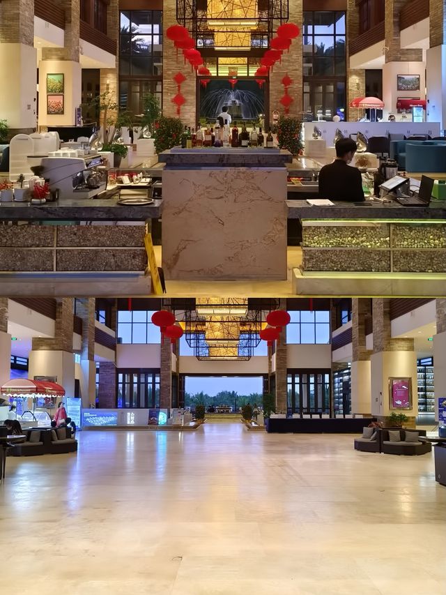 彷彿置身峇里島｜椰林環繞嘅三亞海景酒店