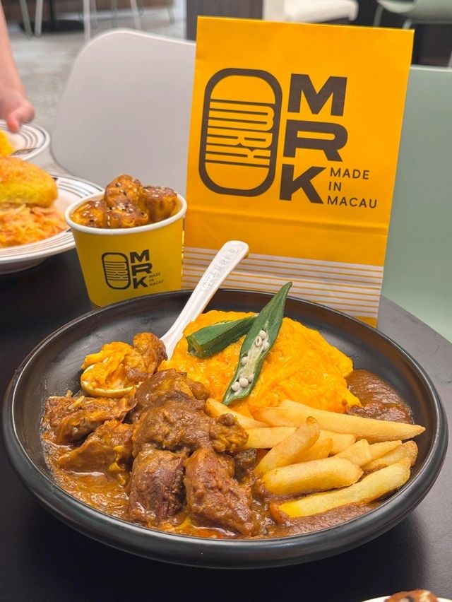澳門上葡京必吃！本地人私藏的MR·K赤辣豬扒包，一口入魂！ 