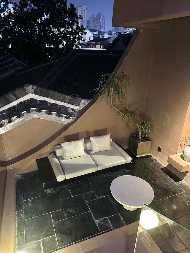 潮宗街居然仲藏住咁好影嘅泳池酒店