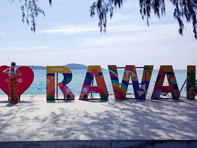 Phuket: A Culinary Tapestry Woven from the Sea and Spice