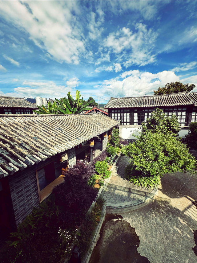 在束河古鎮挖到寶藏民宿，會呼吸的絕美庭院！