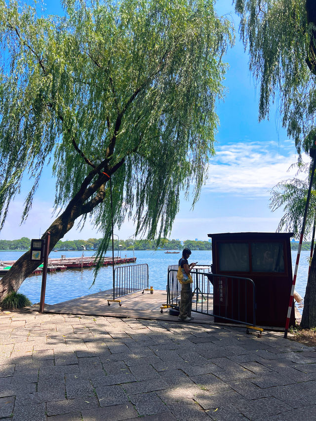 西湖隱藏玩法|6元解鎖巴士船環湖!人少景靚! 西湖隱藏玩法|6元解鎖巴士船環湖!人少景靚!