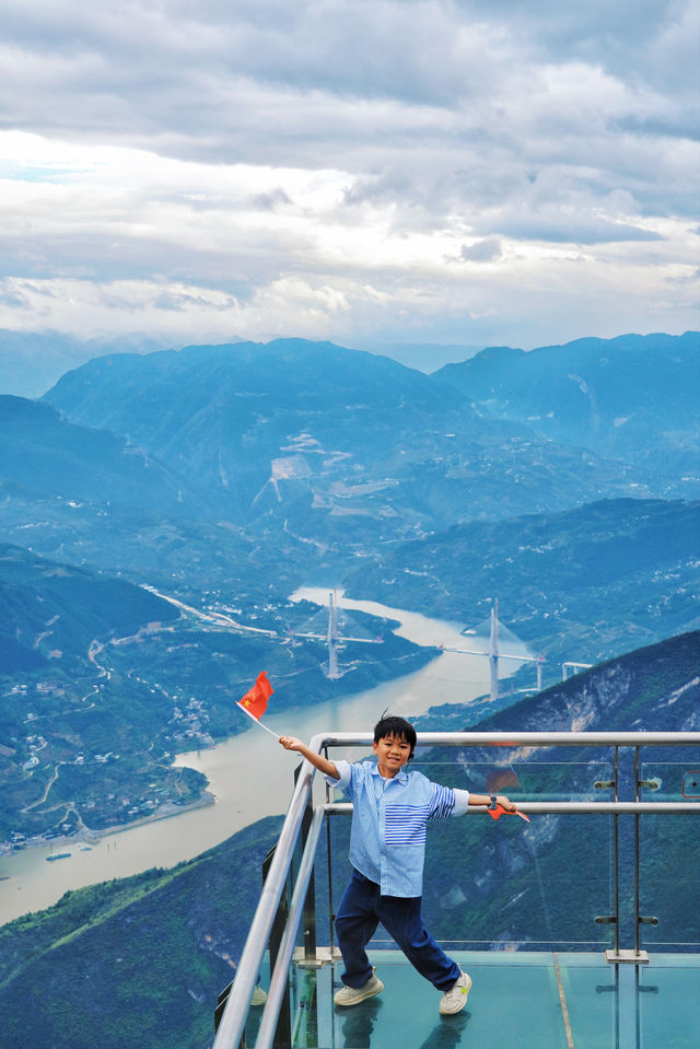 三峽遊輪｜跟著《中國國家地理》站上三峽之巔