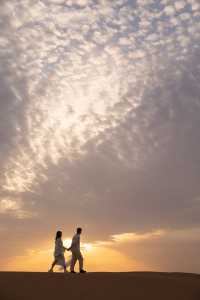 在沙漠夕陽裡我拍到了愛情最浪漫的模樣