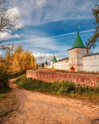 The golden fairy tale world of Kostroma in autumn, like a painting
