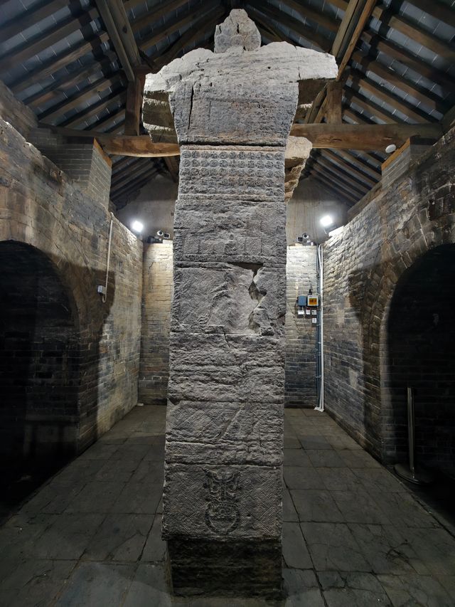 河南.登封市.太室闕