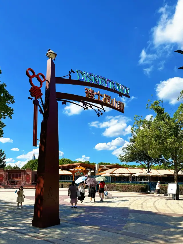 A Fairy Tale Kingdom Right Before Your Eyes: One-Day Tour Guide to Shanghai Disneytown
