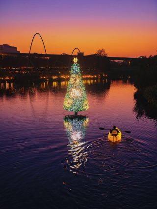 10,000 people watching! This Christmas town in Shanghai is so photogenic