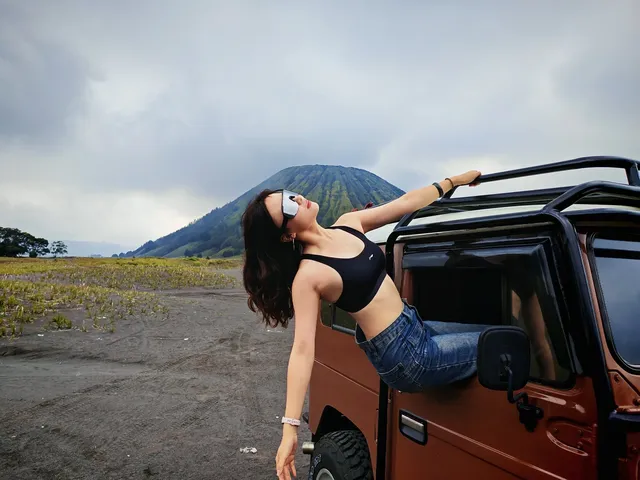 𝑩𝒓𝒐𝒎𝒐火山拍李現同款