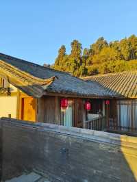 泊心雲舍|在麗江古城,枕著茶香與書香做一場「大魚海棠」的