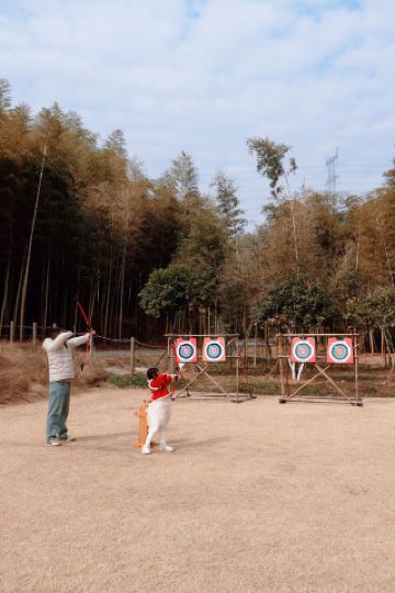 This forest cabin in Moganshan offers countless ways to enjoy the New Year.