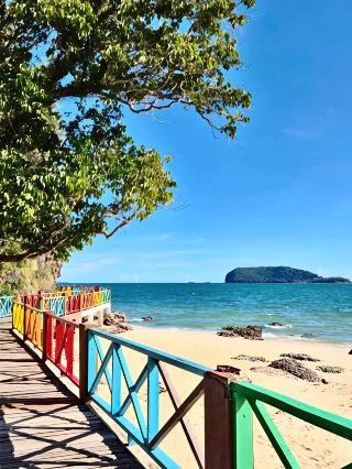 Bukit Keluang 海灘的早晨與登嘉樓的美食