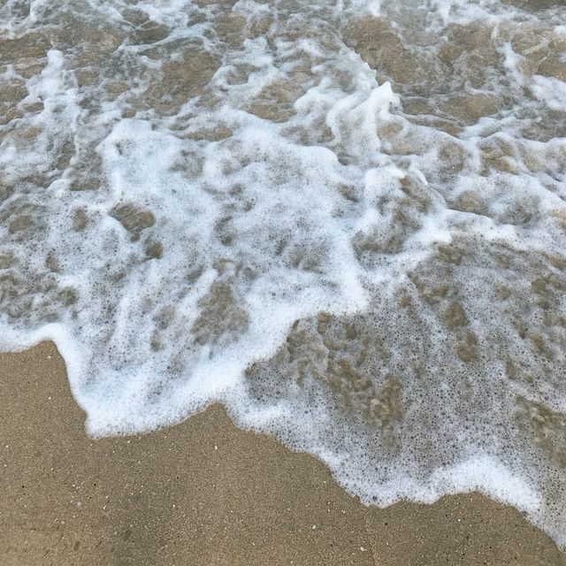 หนีร้อนไปนั่งริมทะเลที่หาดทรายน้อย หัวหิน
