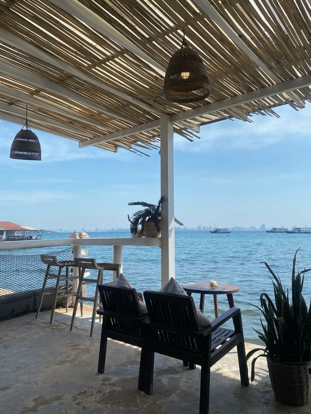 Fat Submarine คาเฟ่วิวสวยที่เกาะล้าน 🍰🏖️