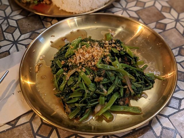 別緻工業風餐廳，正宗泰國美食