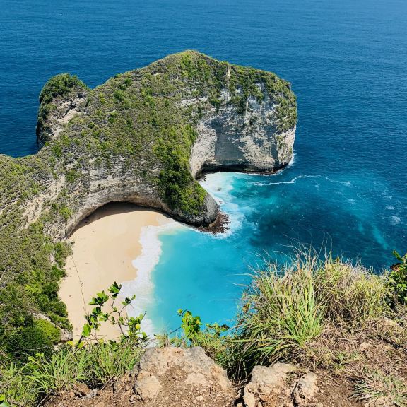 インドネシア】誰が撮影しても映える“ペニダ島” | Trip.com バリ島