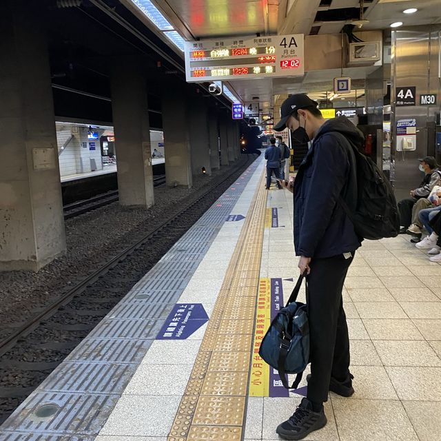 เดินทางไป Ruifang/Jiufen ด้วยรถไฟ TRA จากไทเป 🚇