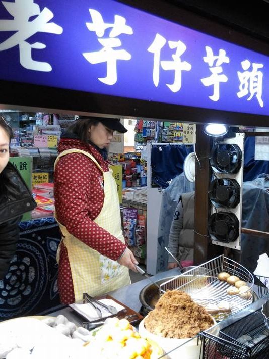 人頭湧湧❤️台北最多人最旺場饒河夜市👏🏻多種台灣小食😍掃街必去