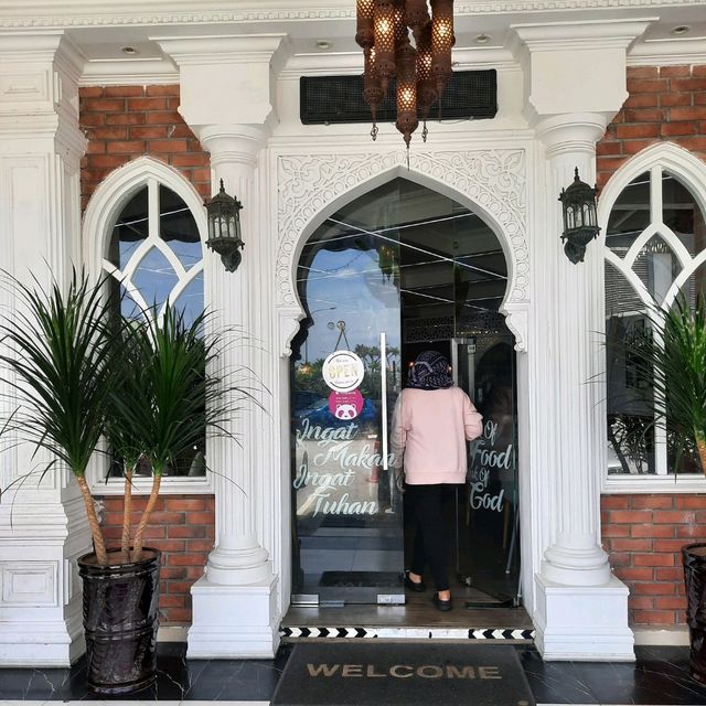 The grandeur restaurant, GH Corner