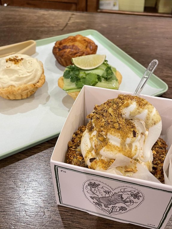 狎鴎亭】あのアイドルも愛したミートパイ🇰🇷GINGERBEAR | Trip.com 江南区