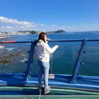 釜山🇰🇷青沙浦天空步道紅白燈塔～海水湛藍🌊