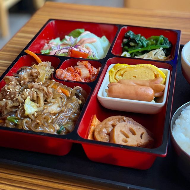 食完會覺得好幸福既韓式午餐便當❤