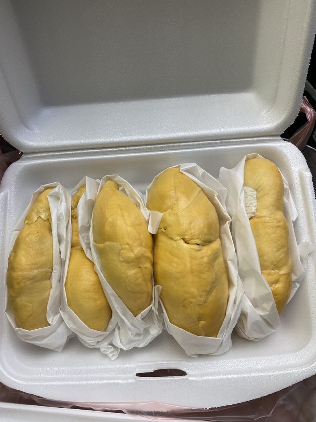 ของกินหลากหลายที่ตลาดน้ำพุ เมืองจันทบุรี 