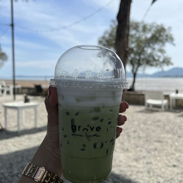 Grove Phuket คาเฟ่ติดทะเล