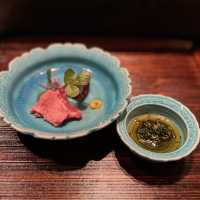 【大阪・北新地】経験豊富なシェフの技が光る芸術的な肉割烹「友百合」