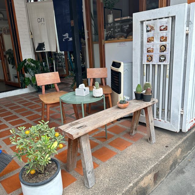 ครัวซองแกงกะหรี่ @ari craft and coffee📍