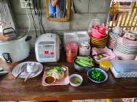 ก๋วยเตี๋ยวเตาฟืนป้าไฉน ตามสไตล์บ้านๆ