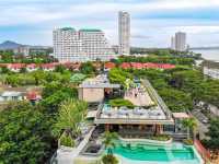 นอนชิลดูอาทิ​ตย์ตกทะเลบนrooftopที่Crossvibepattaya