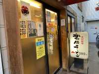 福岡・天神。390円でとんこつラーメンを楽しむ『楽勝ラーメン』