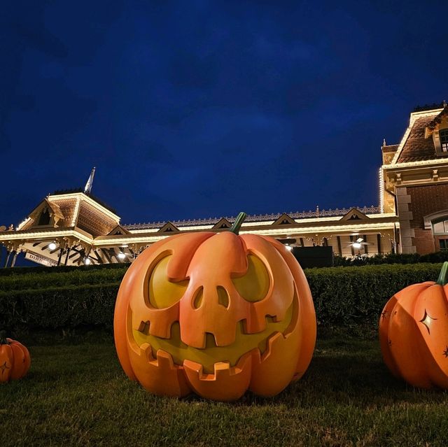 投入迪士尼的黑色世界，開心萬聖節🎃