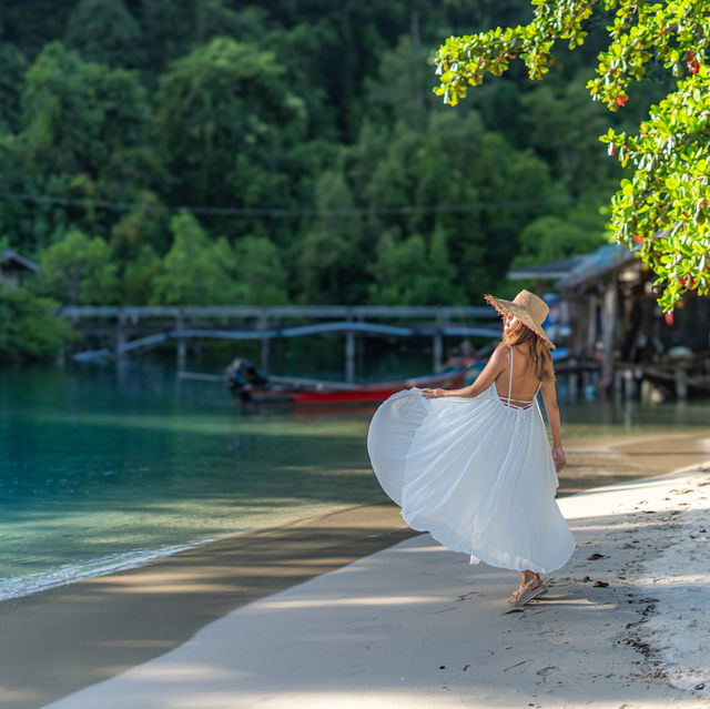 ที่พักเกาะกูด ติดหาดอ่าวพร้าว น้ำทะเลใสปิ๊ง 🏝️