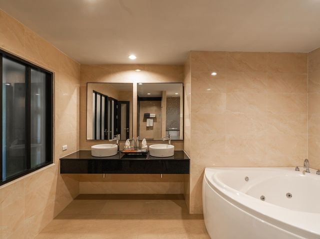 KATA SEA BREEZE RESORT พักสบายใกล้ทะเลภูเก็ต
